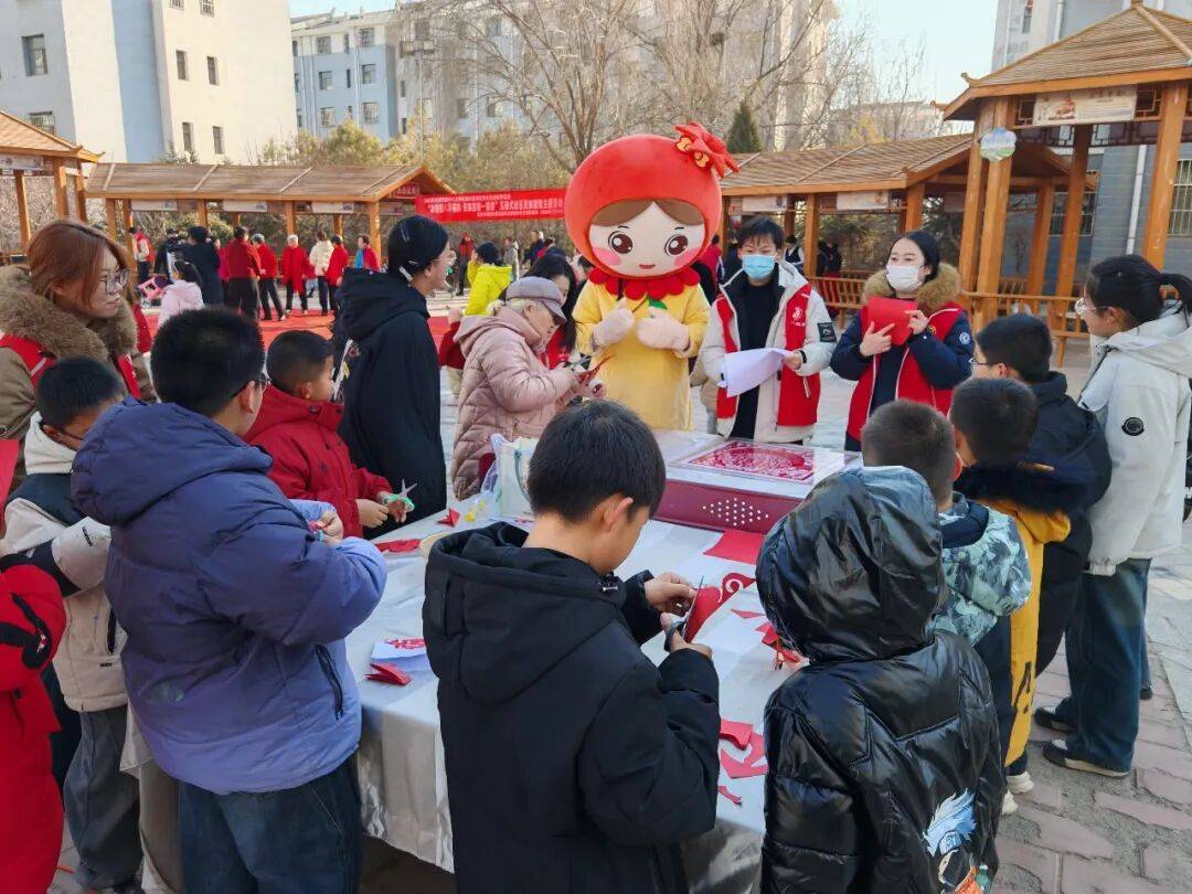 【铸牢共同体 中华一家亲】城区街道:粥香暖腊八 邻里聚温情(图2) 【铸牢共同体 中华一家亲】城区街道:粥香暖腊八 邻里聚温情(图2)